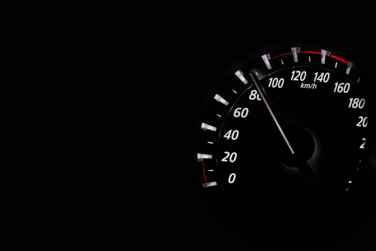 Életbe lépett az óránként 80 kilométeres sebességkorlátozás a francia utakon