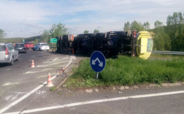 Felborult egy kamion