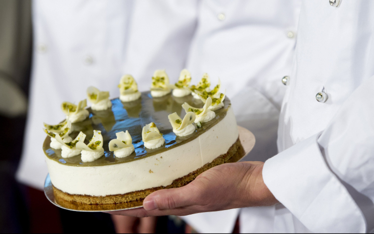 Teszt: zokogó szakértő elemezte az ország tortáit