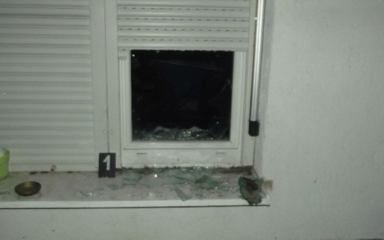 Családi házba akart betörni, tetten érték