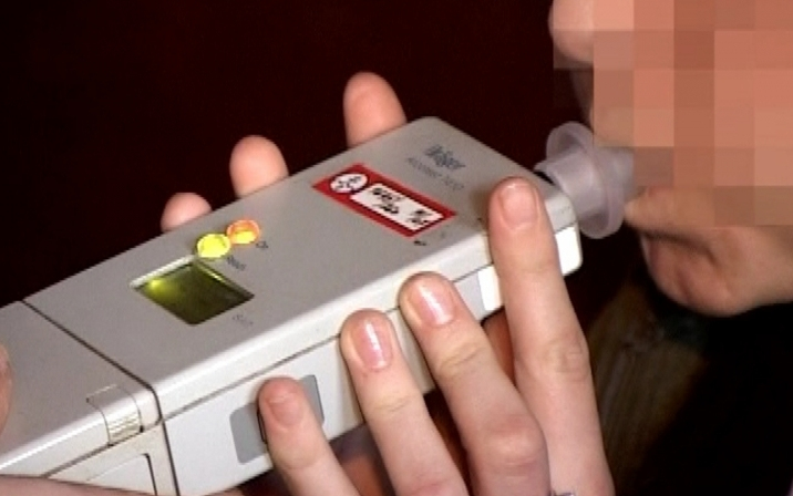 Ittasan közlekedett segédmotorkerékpárjával