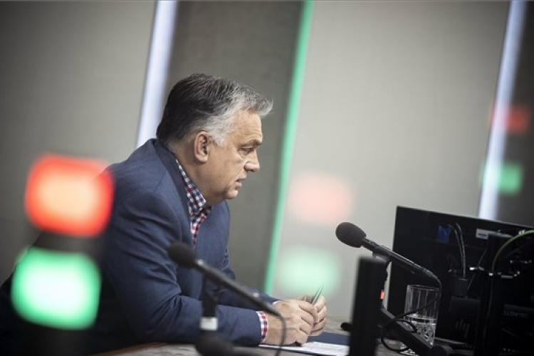 Orbán: az emberek egyetértenek az üzemanyagár csökkentésével