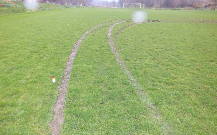 Megrongálta a gyepszőnyeget