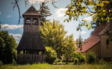 A ceredi fa harangláb - Videón megszólal a harang is!