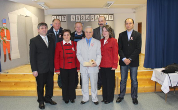 Díszpolgárt köszöntöttek és haranglábat avattak Varsányban