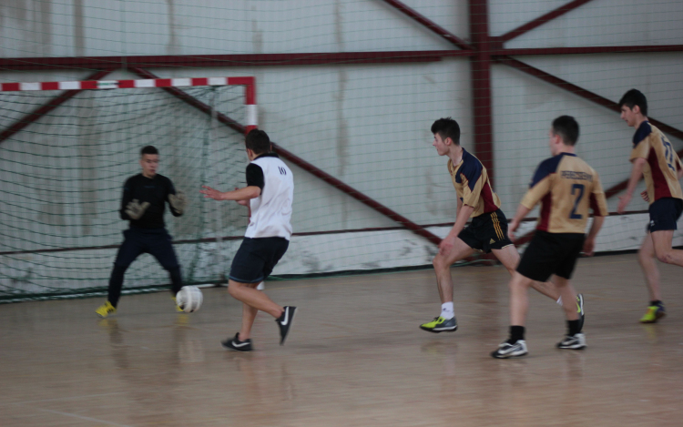 Átadták a sportcsarnokot Bátonyterenyén