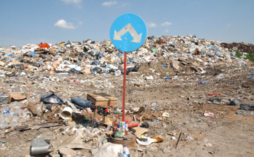 Ideiglenes szeméttelepet létesített