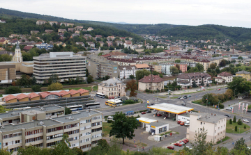 3 helyett 1 elektromos busz, több útfelújítás