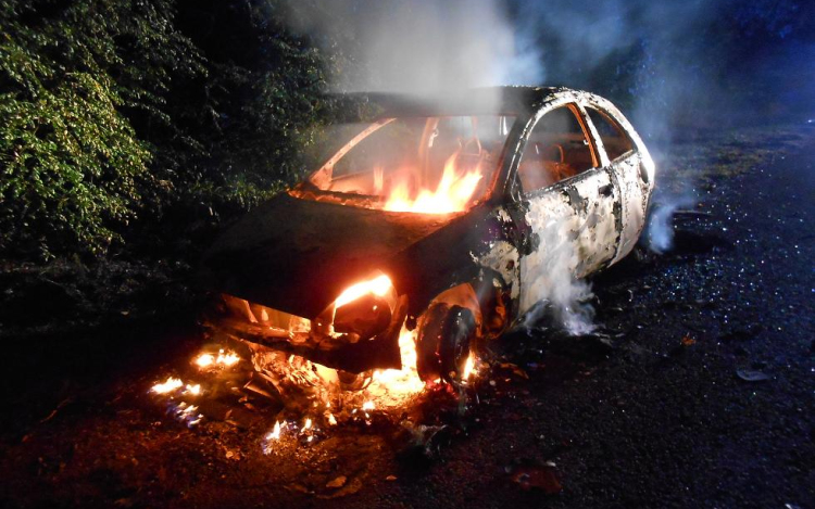 Autótűz a Salgótarján és Kazár közötti útszakaszon