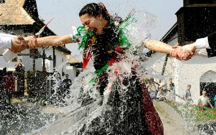 Hollókőn már készülnek a húsvétra