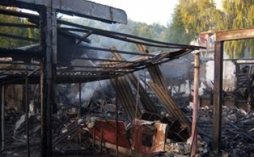 Az önkormányzat takaríttatja el a leégett csokoládégyár romjait Salgótarjánban