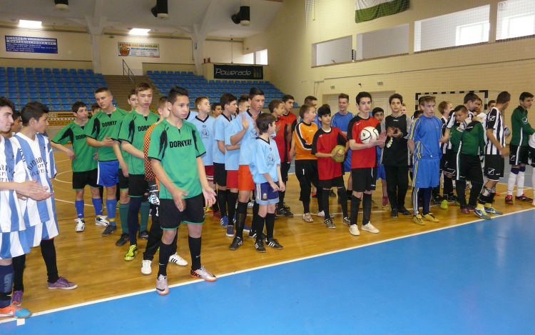 Városszéli fiatalok teremfocija Salgótarjánban