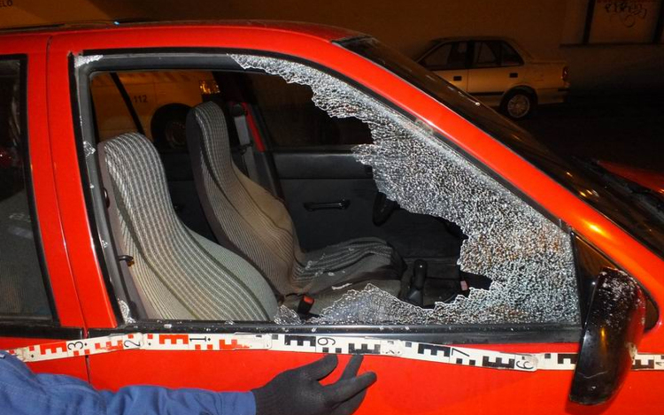 Két gépkocsit tört fel Salgótarjánban