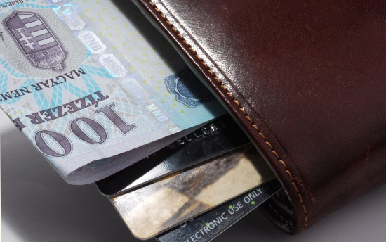 Elejtett pénztárcát tulajdonított el