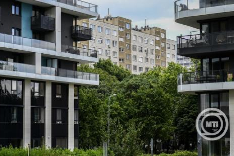 Kettős fék rendszerrel mérsékelnék az ingatlanárak növekedését az Otthon Start Programban