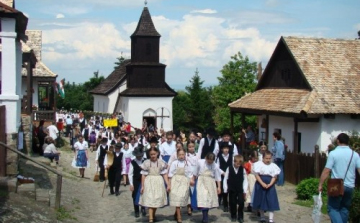 Szüreti mulatság Hollókőn