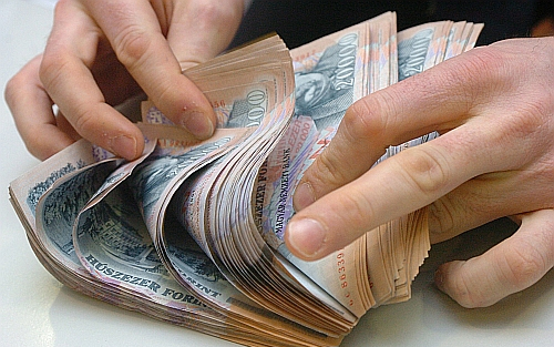 Önkormányzattól sikkasztott hétmillió forintot egy nő egy községben