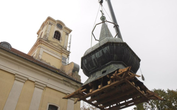 Időkapszulát és egy 122 éves levelet találtak az eleki templom kupolájában.