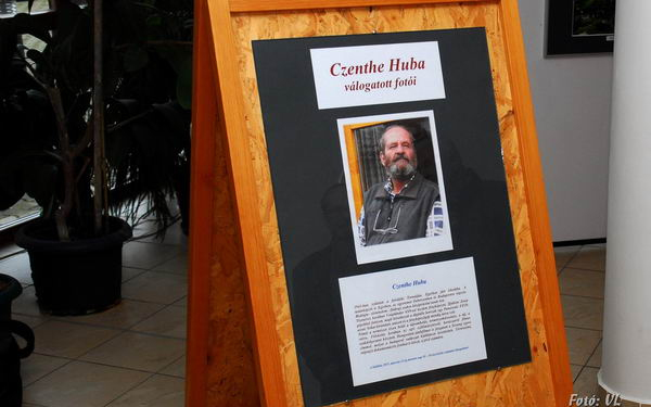 Czente Huba kiállítása Baglyasalján