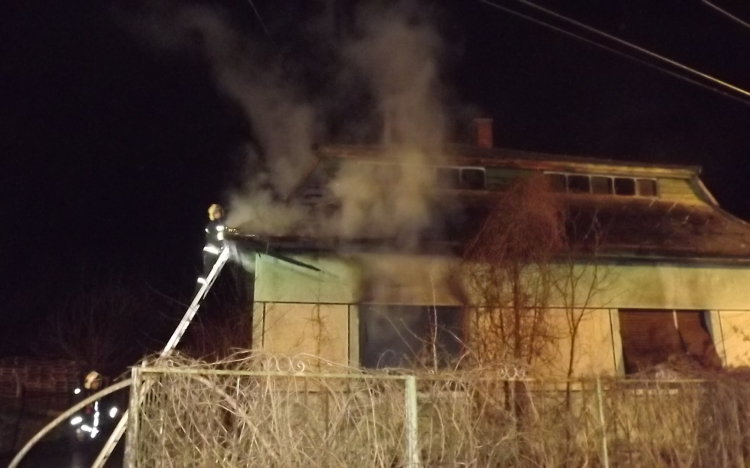 Kigyulladt egy bátonyterenyei családi ház